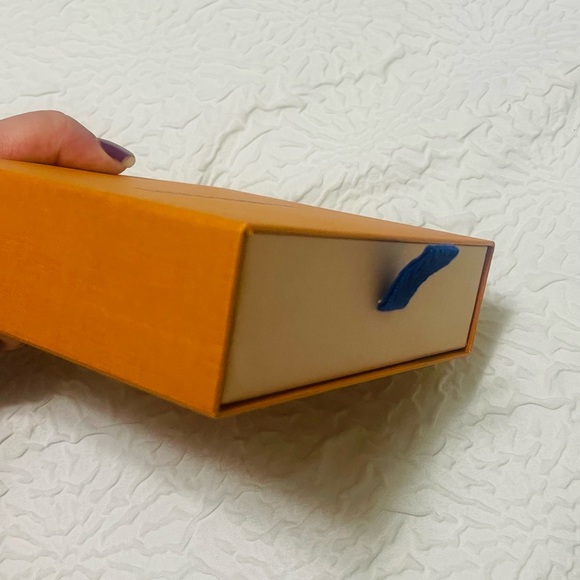 ✨Louis Vuitton Gift Box with dust bags- EXCELLENT condition ✨ - Picture 2 of 7